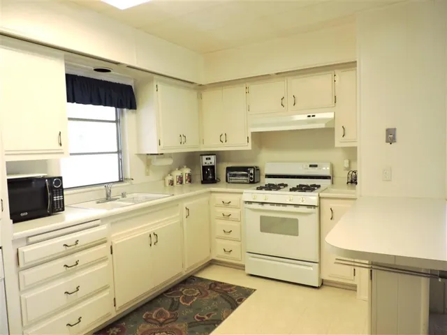 8975 Lawrence Welk Dr 124, Escondido, California 92026