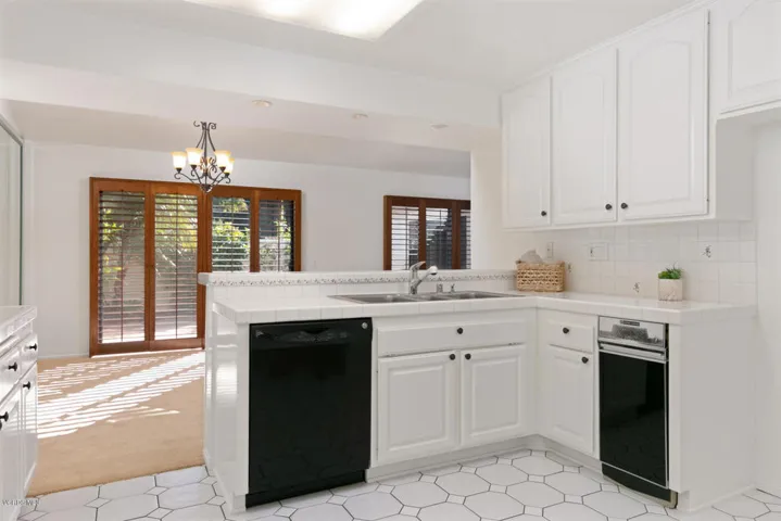 624 Indian Wells Ln-012-21-Kitchen-MLS_S