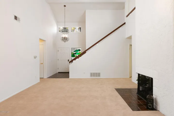 624 Indian Wells Ln-006-28-Living Room-M