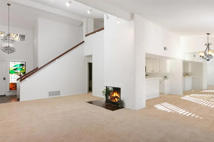 624 Indian Wells Ln-007-11-LivingDining