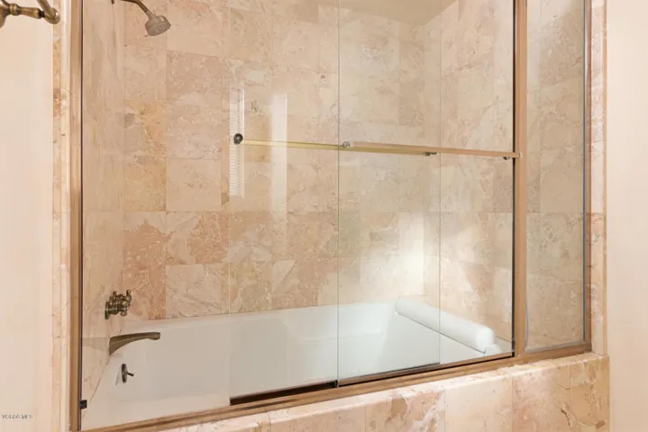624 Indian Wells Ln-018-4-Master Bath-ML