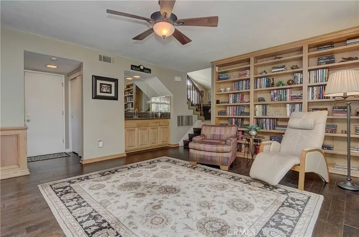 What a comfortable place to gather with family and friends.