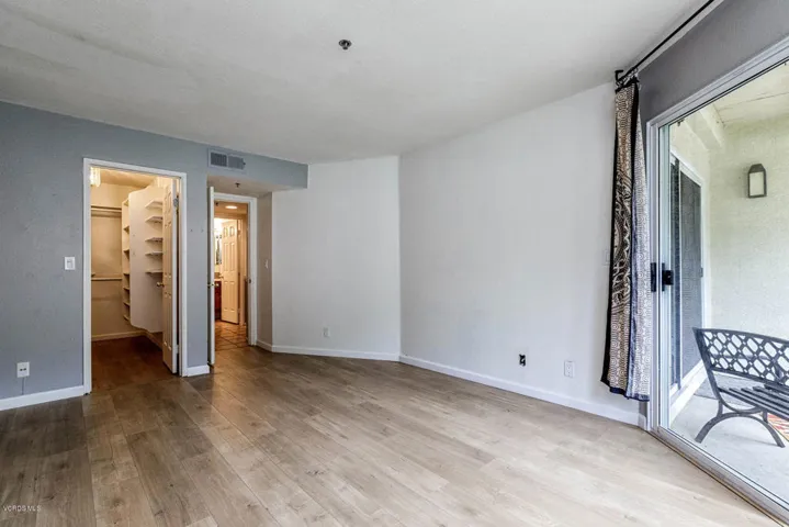 09_master_bedroom_