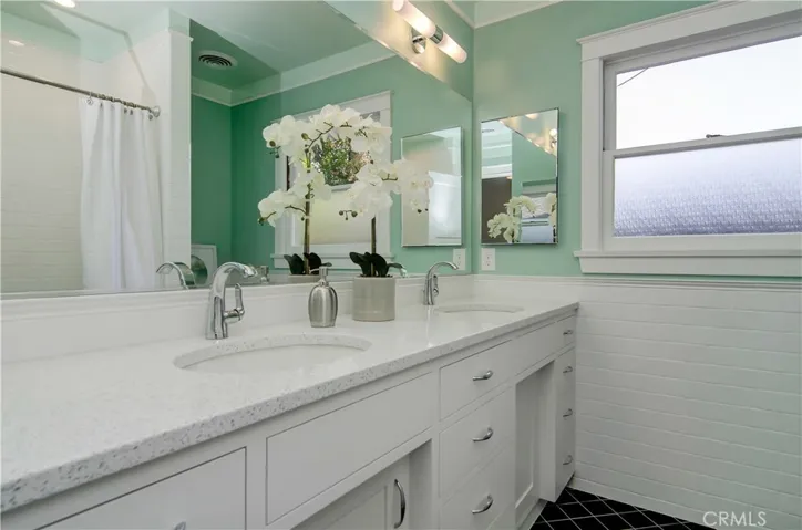 Plenty of storage and counter space!