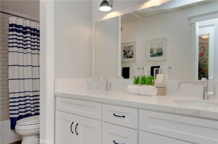 So many beautiful details in this gleaming bath!