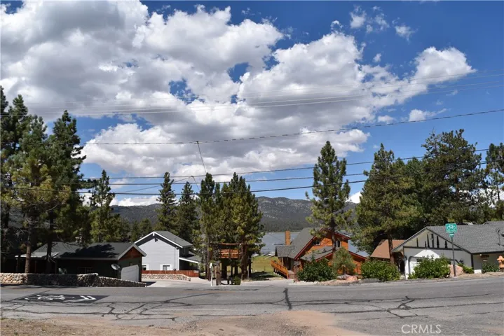 40313 Lakeview Drive, Big Bear, California 92315