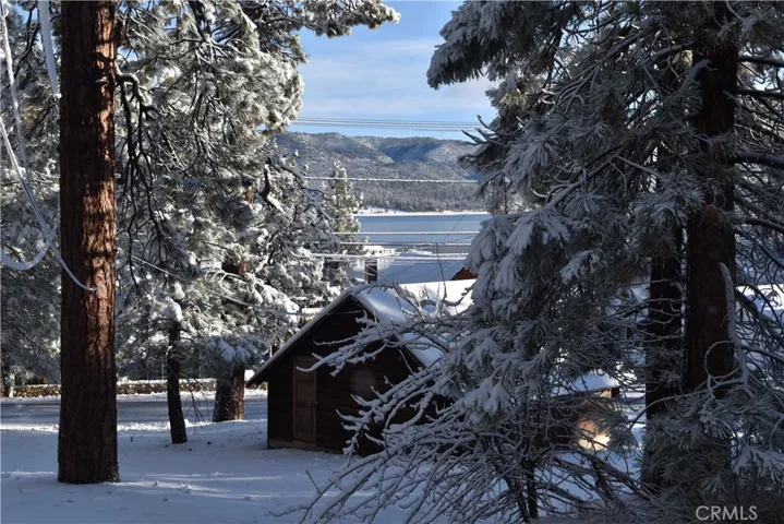 40313 Lakeview Drive, Big Bear, California 92315