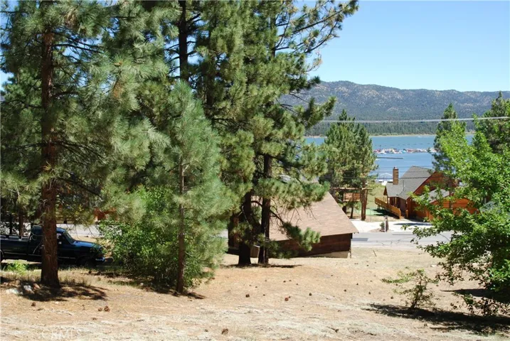 40313 Lakeview Drive, Big Bear, California 92315