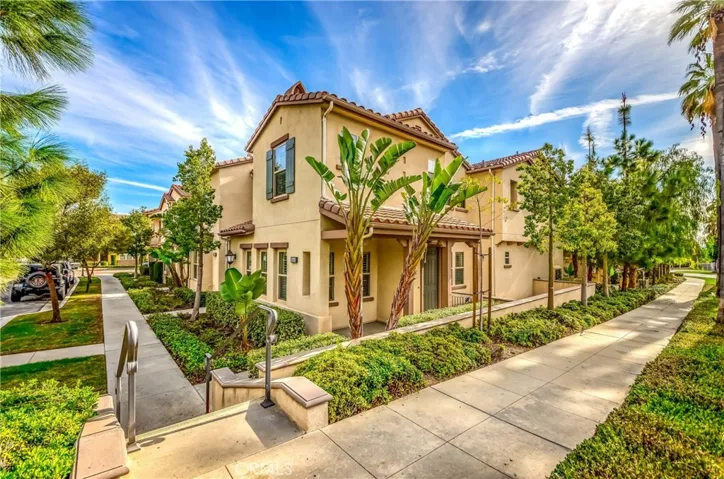 959 N Sunrise Ln B, Azusa, California 91702