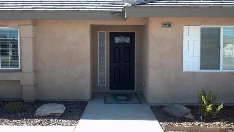 12530 Running Deer Road, Apple Valley, California 92308