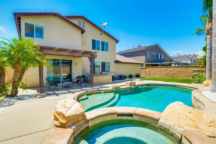 6852 Red Cardinal Court, Eastvale, California 92880