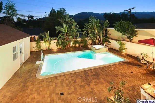 1316 Oak Circle Drive, Glendale, California 91208