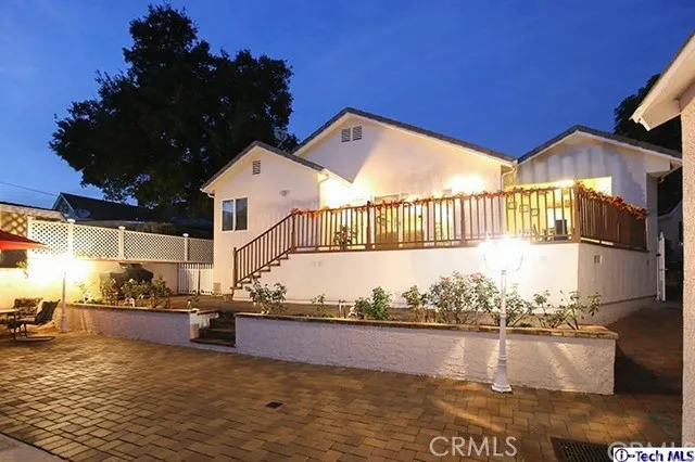 1316 Oak Circle Drive, Glendale, California 91208