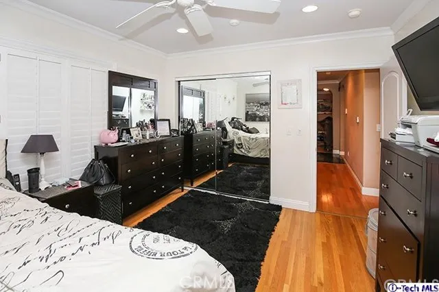 1316 Oak Circle Drive, Glendale, California 91208