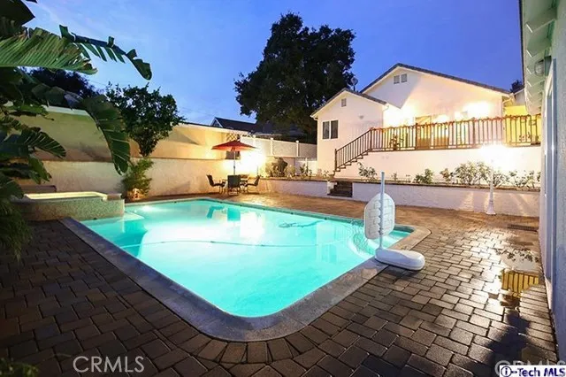 1316 Oak Circle Drive, Glendale, California 91208