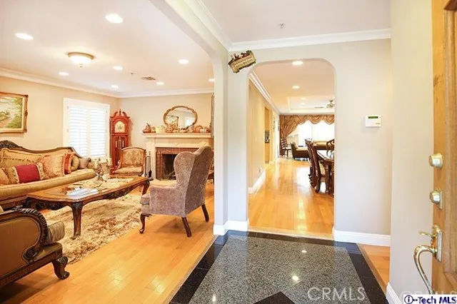 1316 Oak Circle Drive, Glendale, California 91208