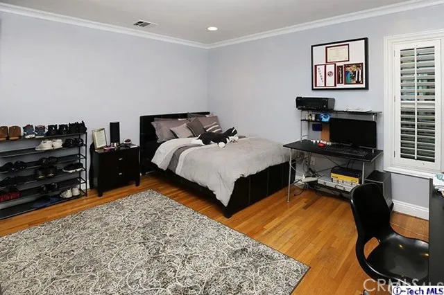 1316 Oak Circle Drive, Glendale, California 91208