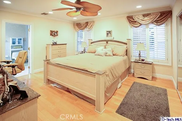 1316 Oak Circle Drive, Glendale, California 91208