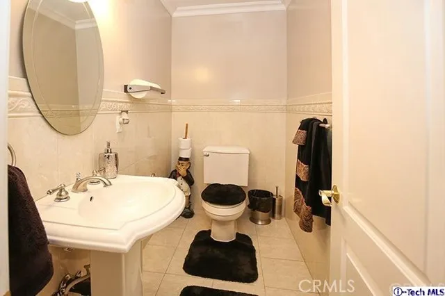 1316 Oak Circle Drive, Glendale, California 91208