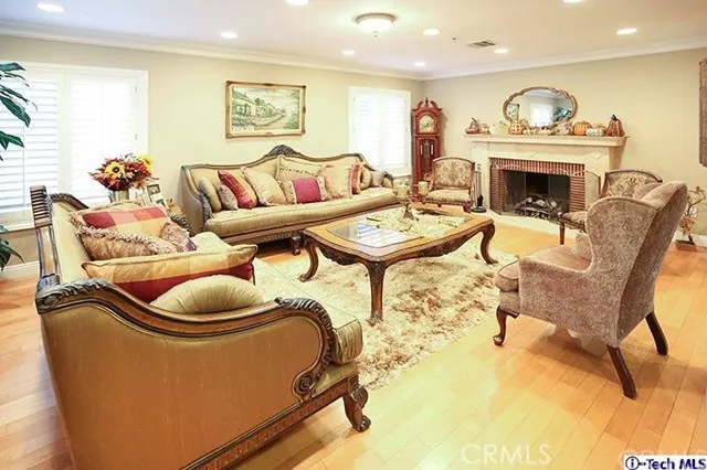 1316 Oak Circle Drive, Glendale, California 91208