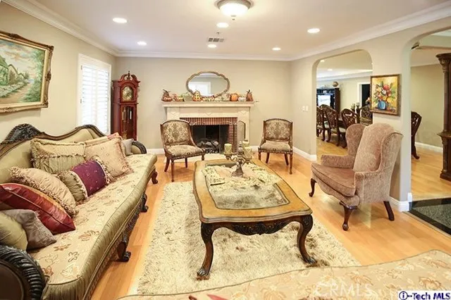 1316 Oak Circle Drive, Glendale, California 91208