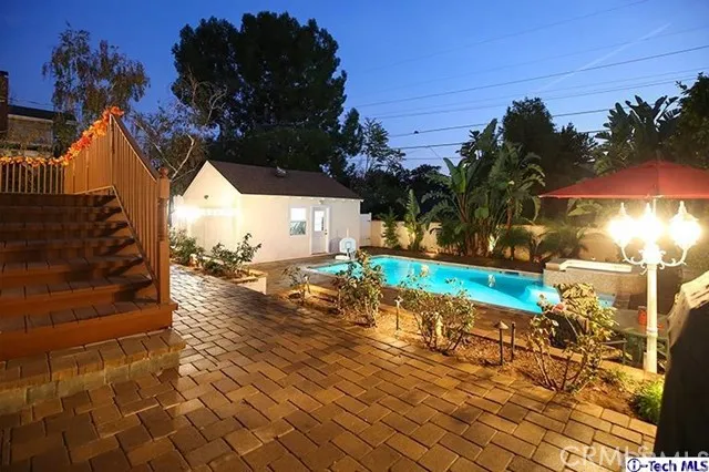 1316 Oak Circle Drive, Glendale, California 91208