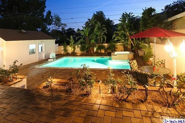 1316 Oak Circle Drive, Glendale, California 91208