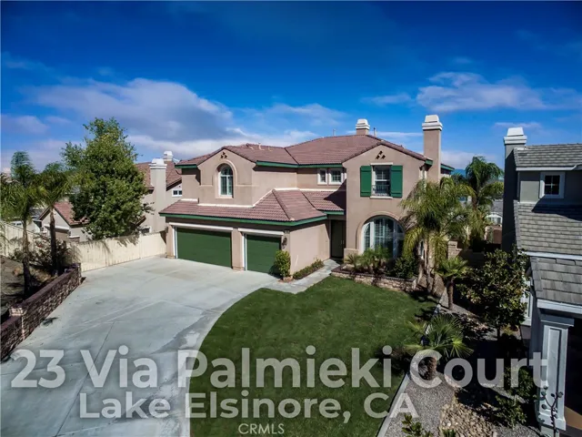 Beautiful end of culdesac home