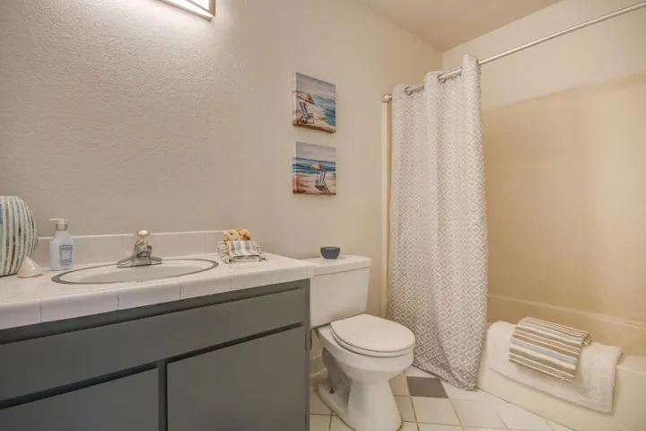 720 Clearview Drive, Hollister, California 95023