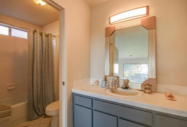 720 Clearview Drive, Hollister, California 95023