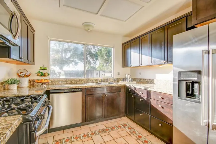 720 Clearview Drive, Hollister, California 95023