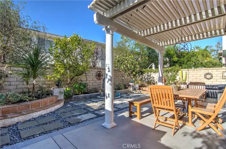 Paradise found!  This is an awesome, private outdoor space...party for 50 anyone?