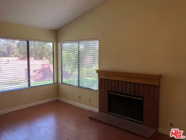 20071 Avenue Of The Oaks 212, Newhall, California 91321