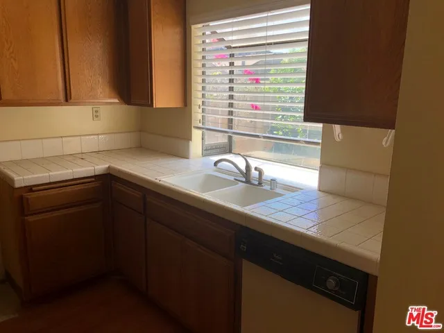 20071 Avenue Of The Oaks 212, Newhall, California 91321