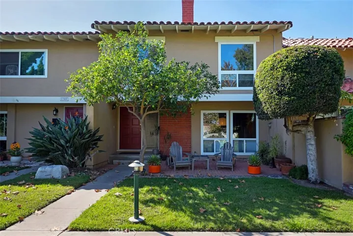 17076 Los Modelos Street, Fountain Valley, California 92708