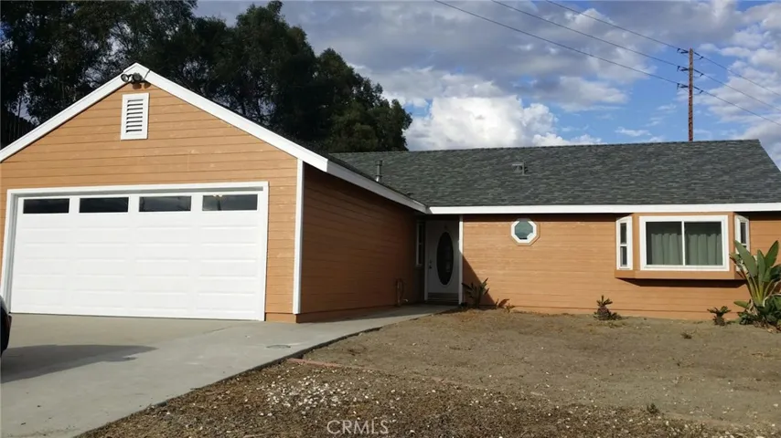 765 Hollowglen Road, Oceanside, California 92057