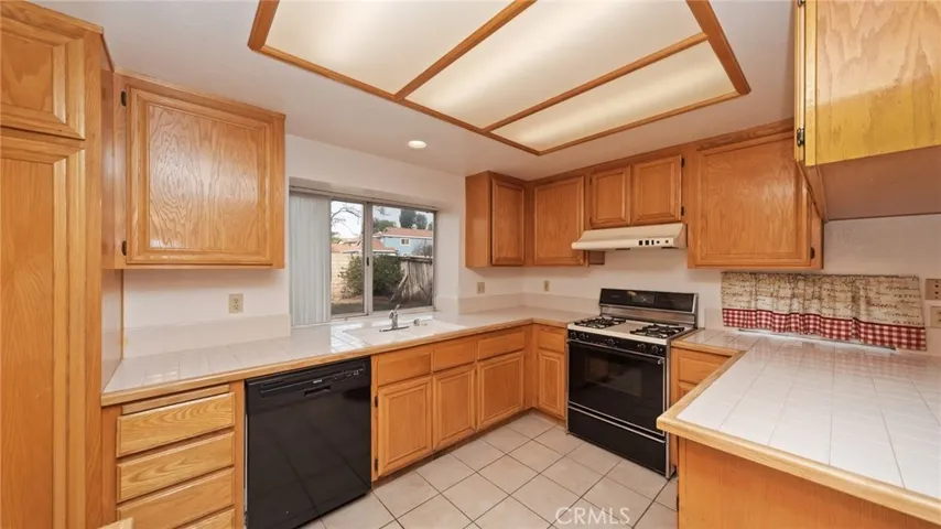404 Colfax Circle, Corona, California 92879