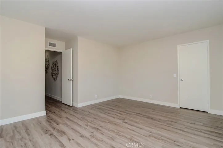 This back bedroom is 15'4" x 12'6" ... size matters!