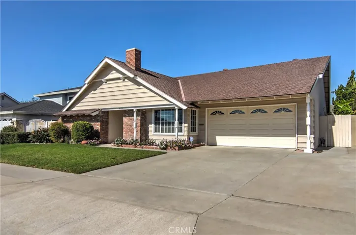 Gotta love a huge driveway, fit for up to 3 cars!