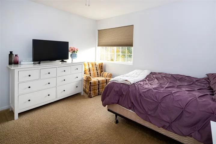 453 Calle Elegante, Vista, California 92083