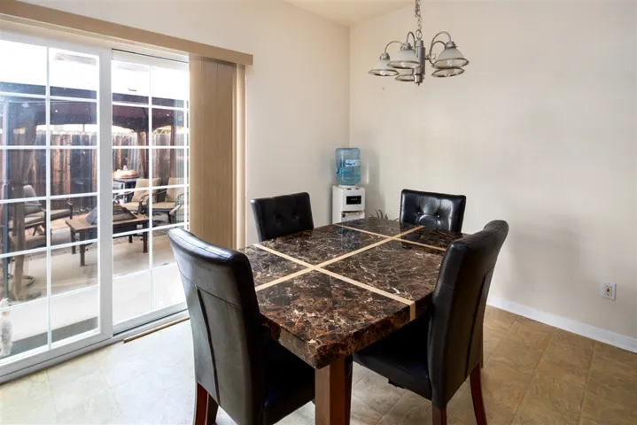 453 Calle Elegante, Vista, California 92083