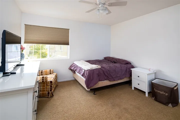 453 Calle Elegante, Vista, California 92083