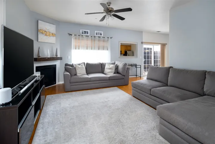 453 Calle Elegante, Vista, California 92083