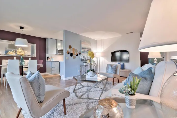 2460 W Bayshore Road 10, Palo Alto, California 94303