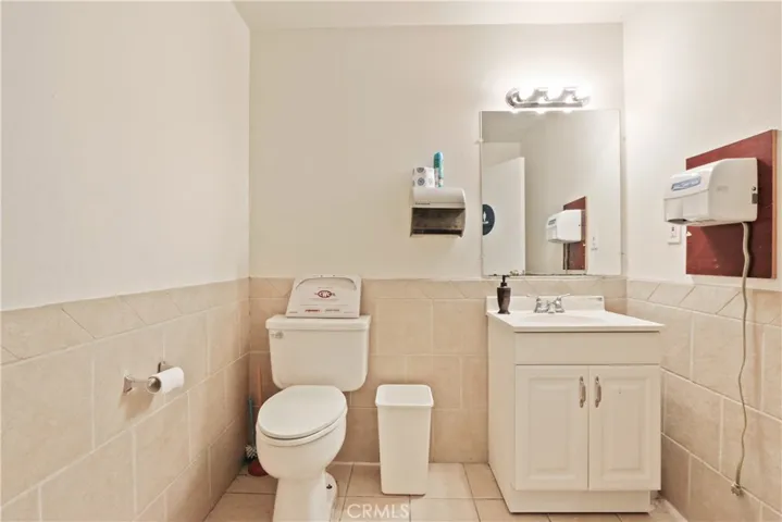 3674 Santa Fe Avenue, Long Beach, California 90810