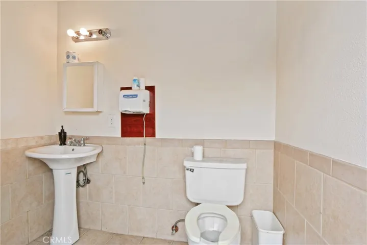 3674 Santa Fe Avenue, Long Beach, California 90810
