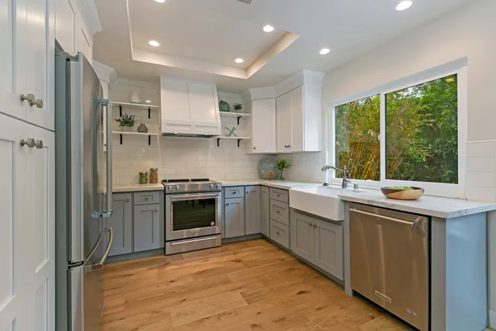 2114 Summerhill Drive, Encinitas, California 92024
