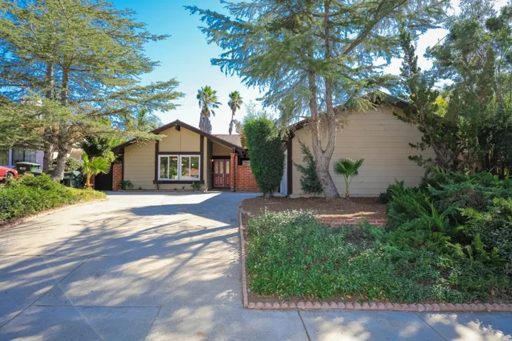 1453 W Country Club Lane, Escondido, California 92026
