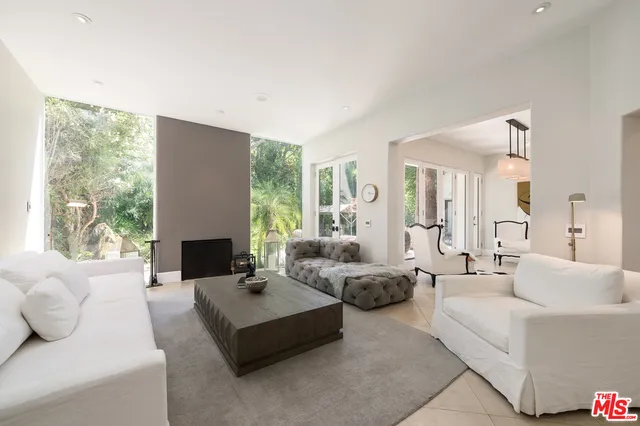 356 N Skyewiay Road, Los Angeles, California 90049