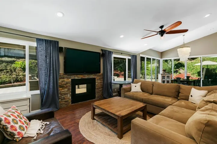 368 Oakbranch Dr., Encinitas, California 92024